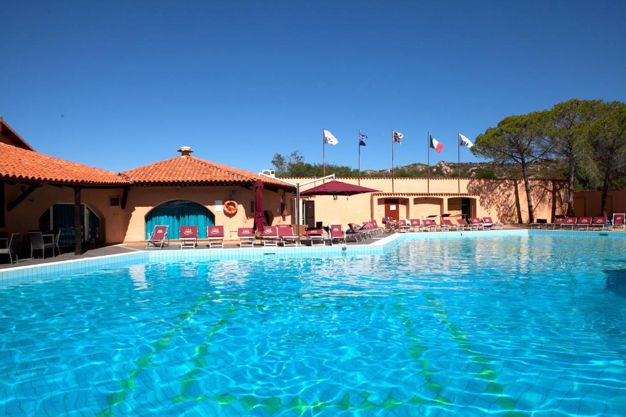 Hotel Club Esse Cala Bitta Baja Sardinia Exterior foto