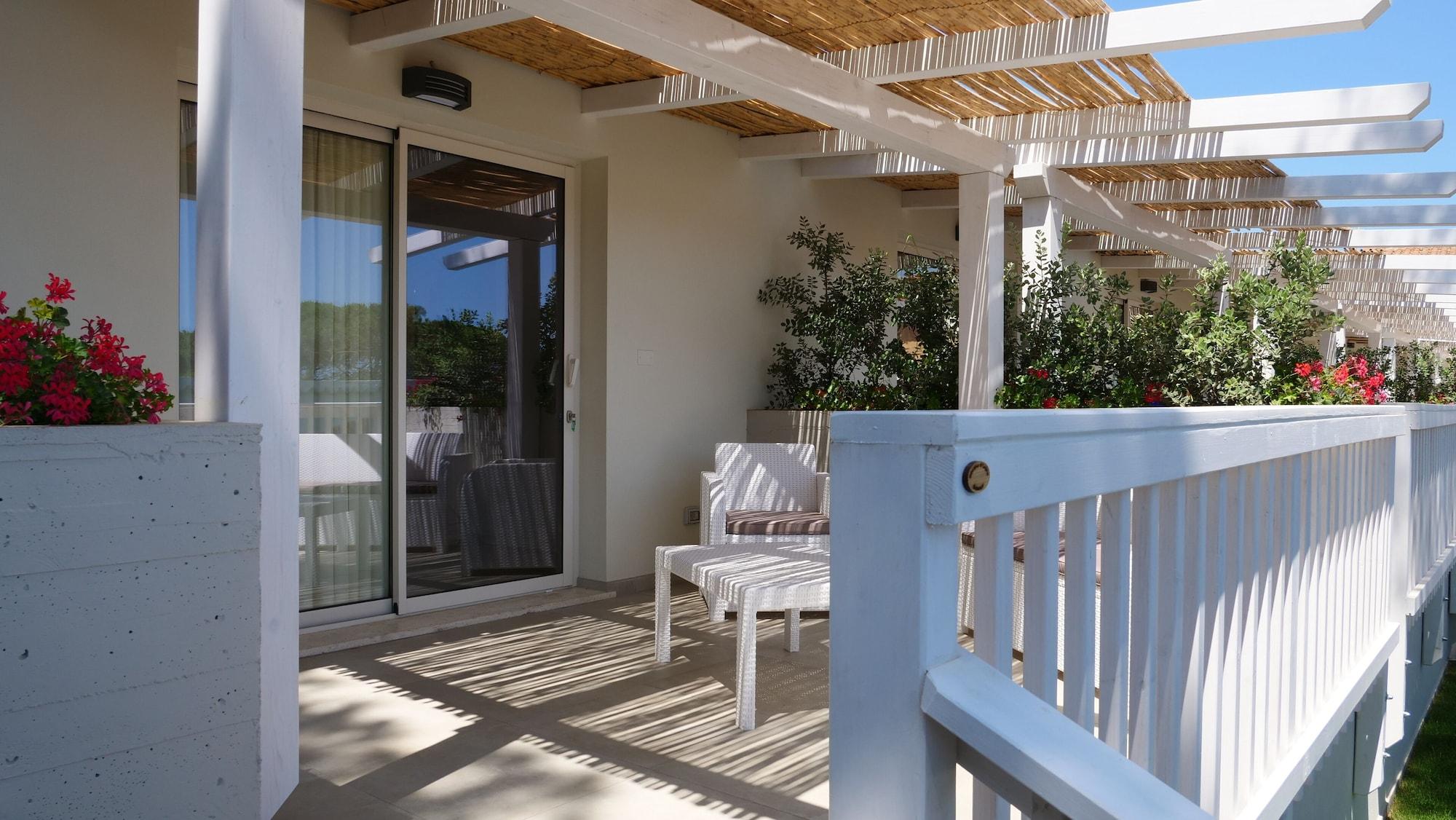 Hotel Club Esse Cala Bitta Baja Sardinia Exterior foto