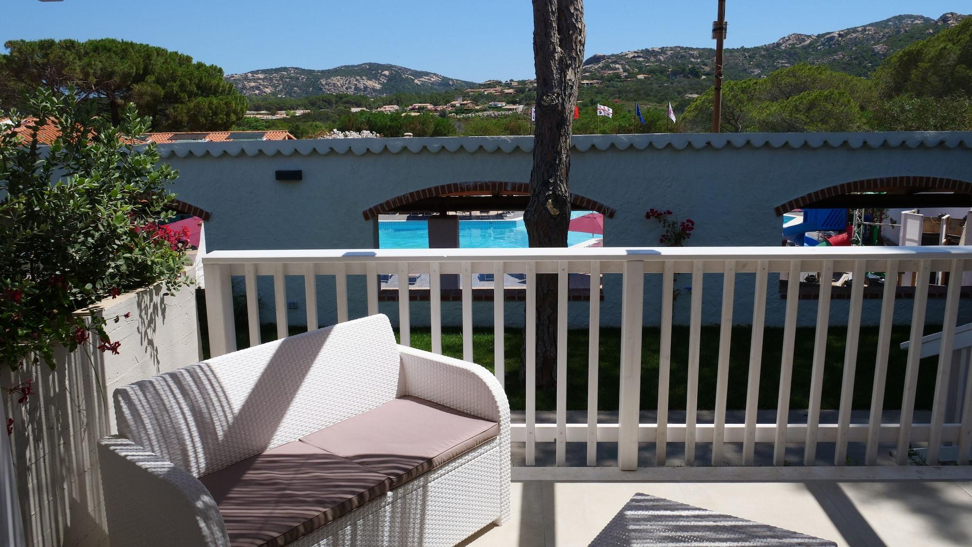 Hotel Club Esse Cala Bitta Baja Sardinia Exterior foto