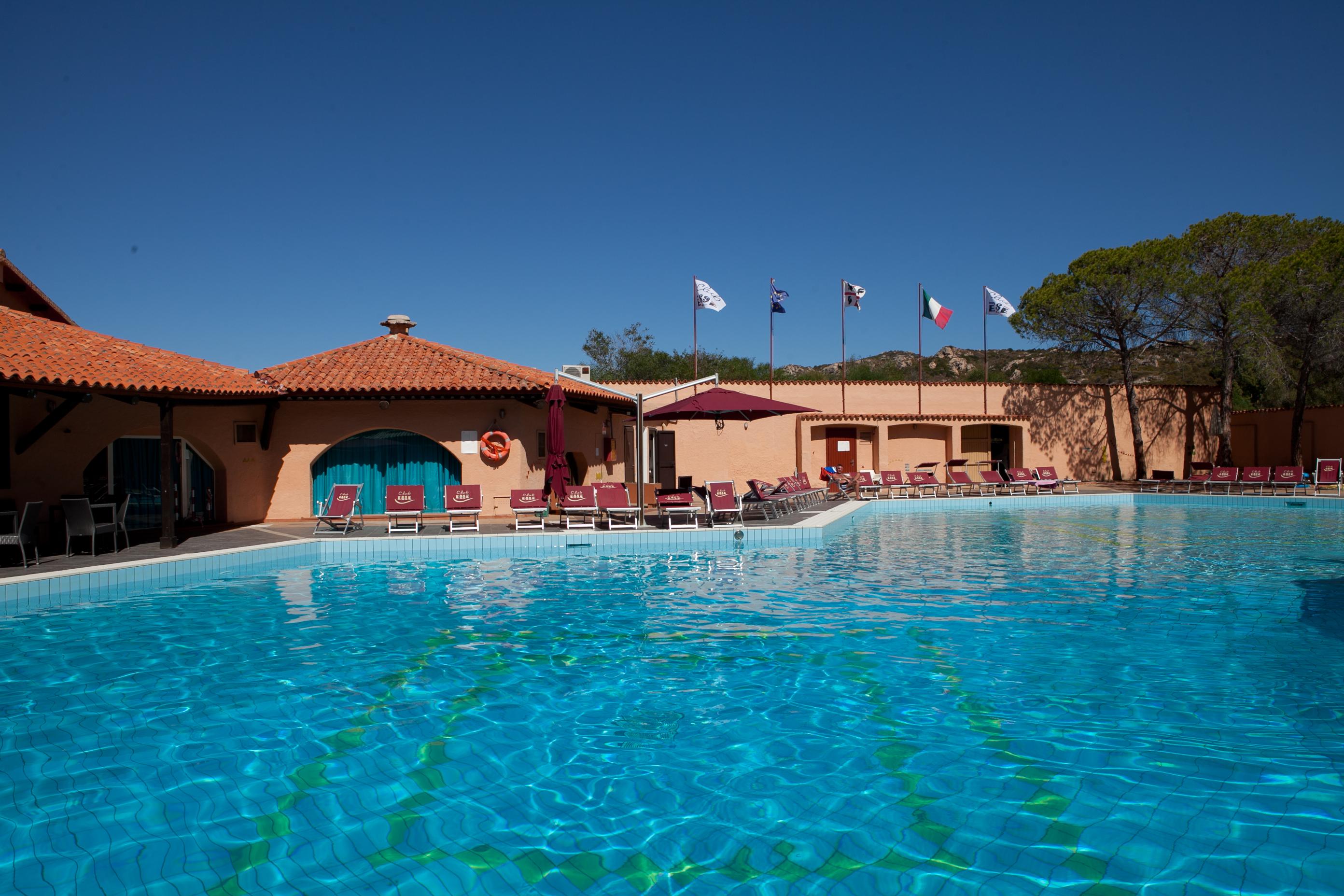 Hotel Club Esse Cala Bitta Baja Sardinia Exterior foto