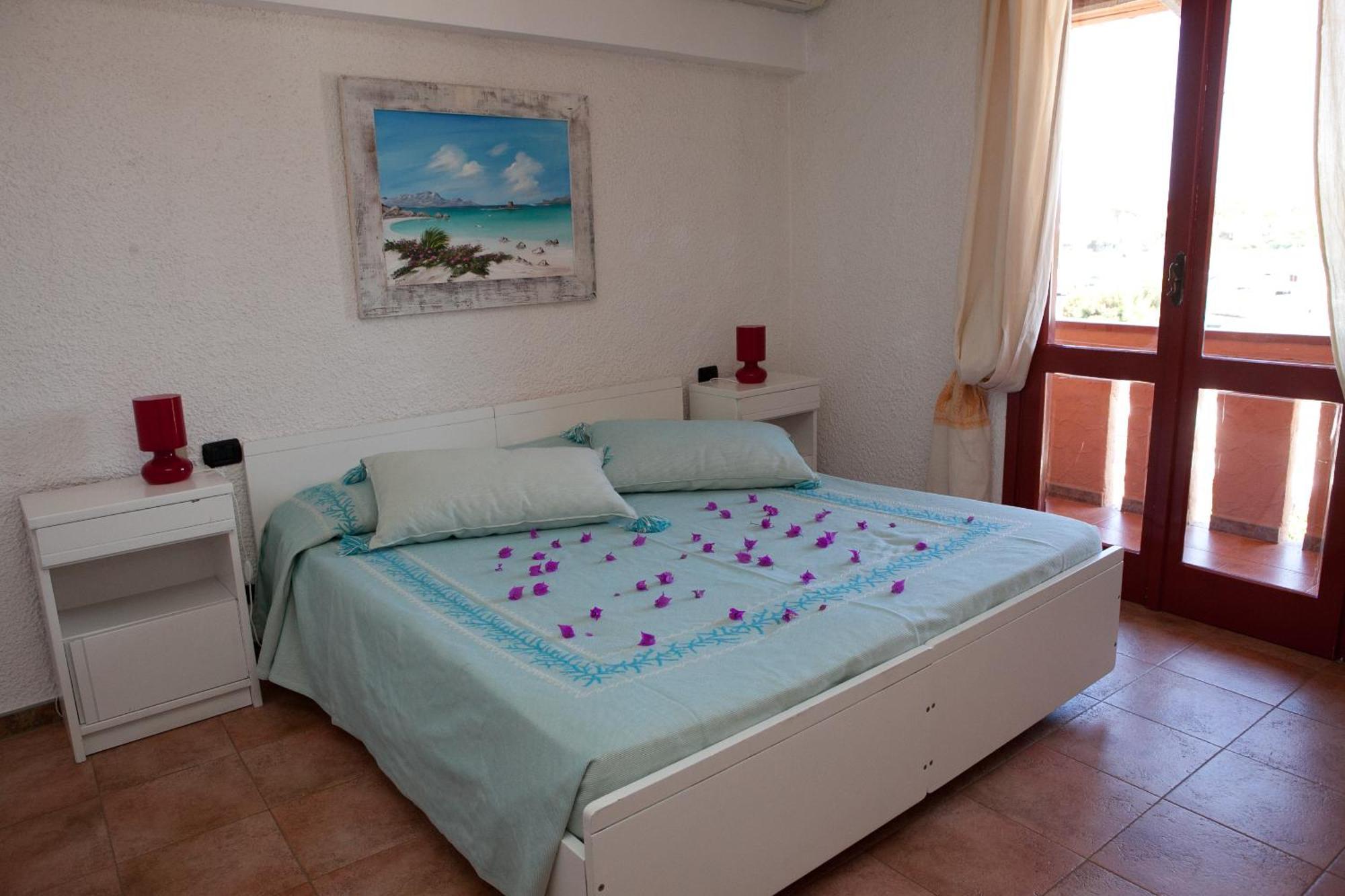 Hotel Club Esse Cala Bitta Baja Sardinia Exterior foto