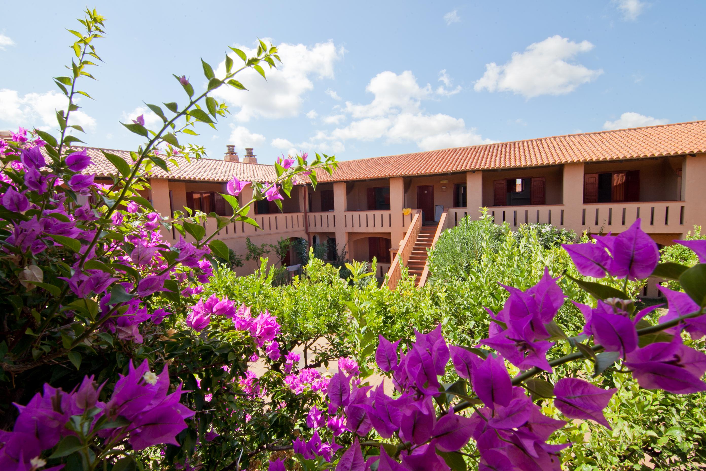 Hotel Club Esse Cala Bitta Baja Sardinia Exterior foto