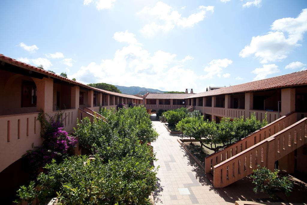 Hotel Club Esse Cala Bitta Baja Sardinia Exterior foto