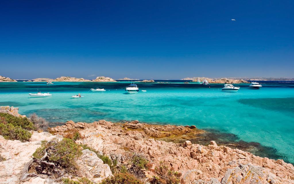 Hotel Club Esse Cala Bitta Baja Sardinia Exterior foto