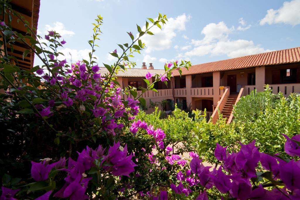 Hotel Club Esse Cala Bitta Baja Sardinia Exterior foto