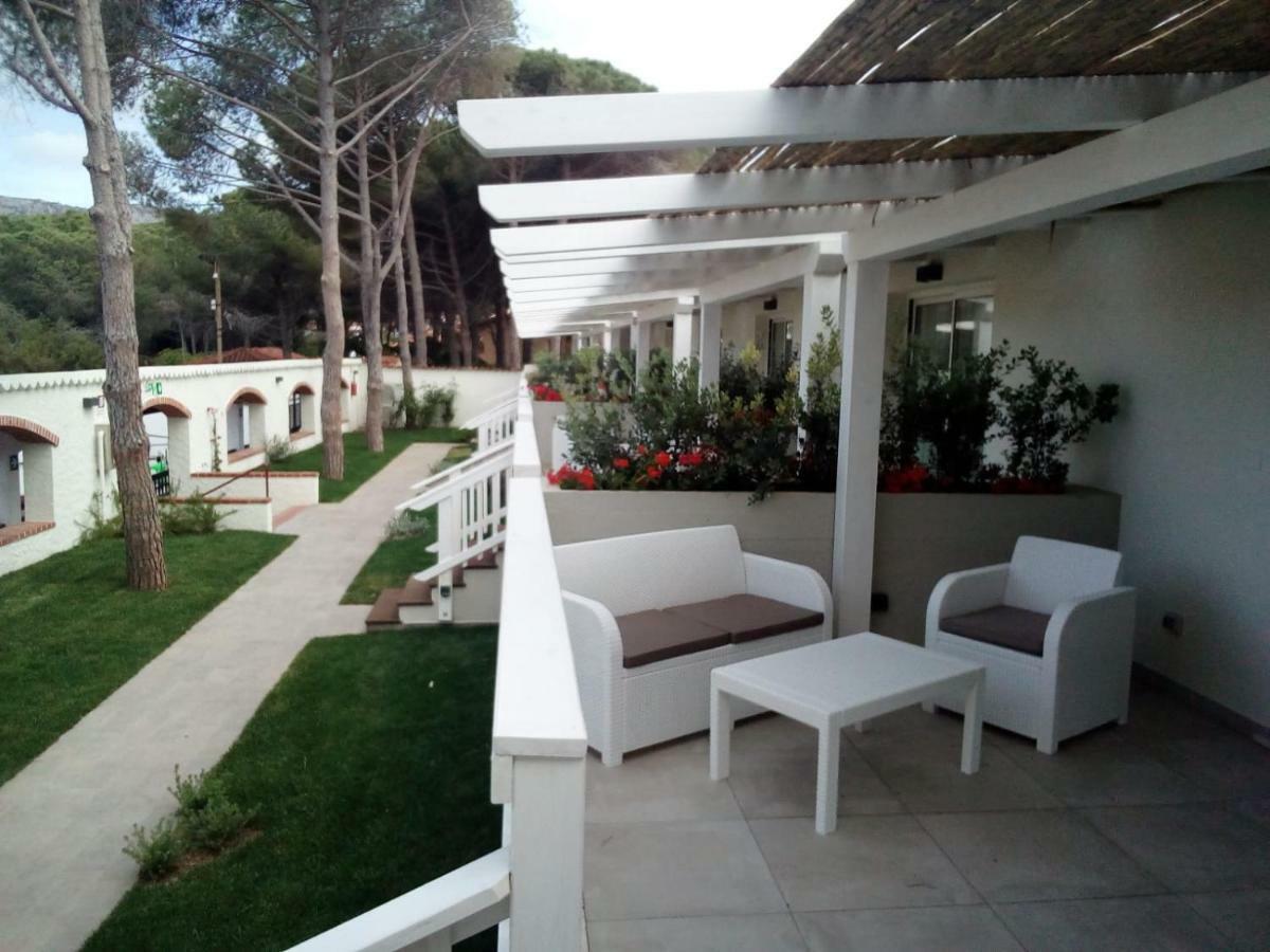 Hotel Club Esse Cala Bitta Baja Sardinia Exterior foto